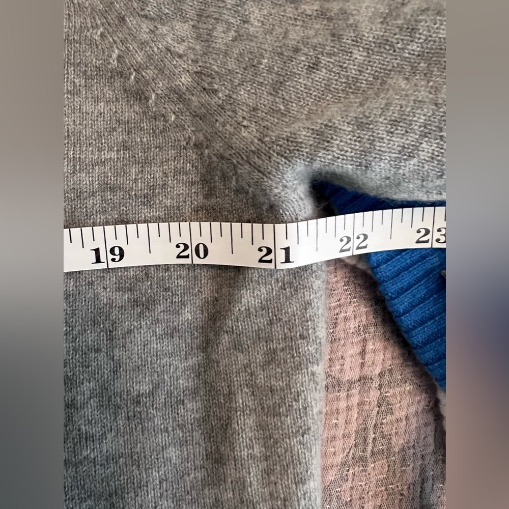 New J Crew Cashmere cropped V-neck cardigan sweater - Picture 3 of 6